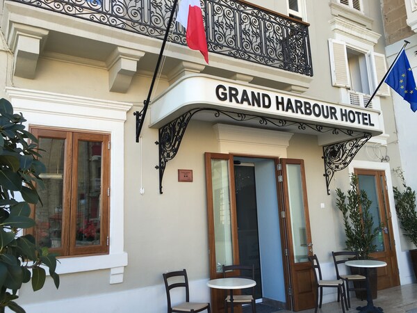 Hotel Grand Harbour