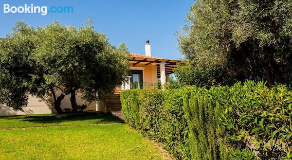 Villa In Agia Marina With Terrace, Air Conditioning, Parking, Washing Machine