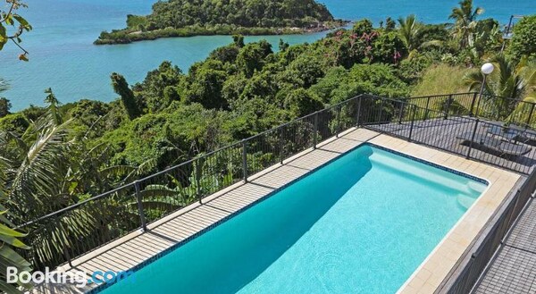 Villa Whitsunday - Waterfront Retreat