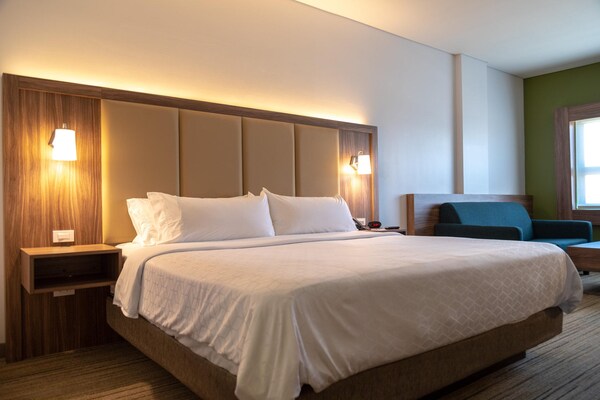 Holiday Inn Express & Suites - Ensenada Centro, An Ihg Hotel