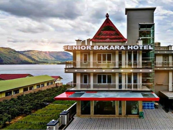 Senior Bakara Hotel