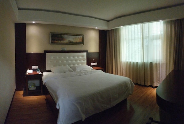 GreenTree Inn Henan Puyang Jingkai Avenue Wuyi Road Business Hotel
