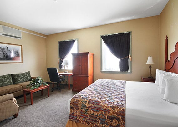Governor Dinwiddie Hotel & Suites