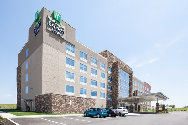 Holiday Inn Express & Suites Indianapolis NE - Noblesville