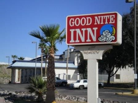 Goodnite Inn and Suites of Bullhead City