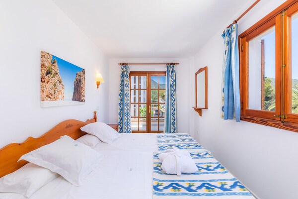 Apartment Close To The Beach With Pool Access, Private Terrace, Air Conditioning and Wi-fi