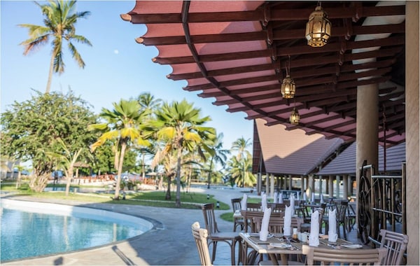 Hotel Amani Tiwi Beach Resort