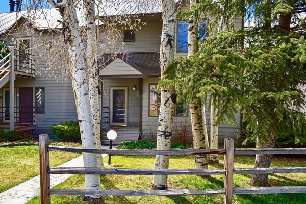 Located In The Heart Of Pagosa Springs Near Golf Course, Shopping, & Dining
