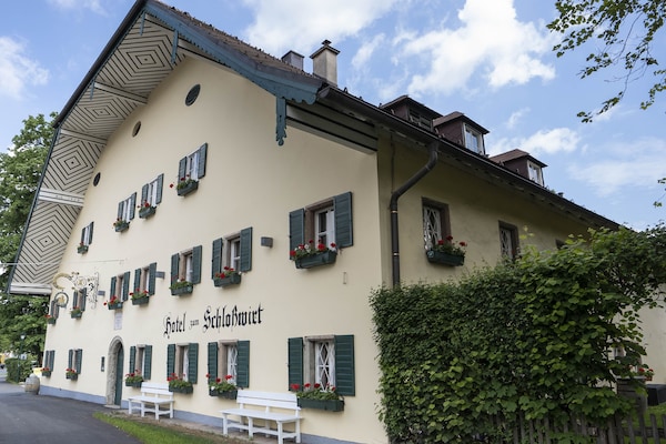 Der Schlosswirt Zu Anif - Biedermeierhotel Und Restaurant