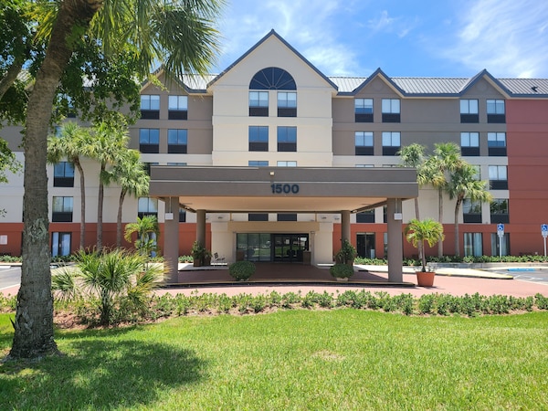 Holiday Inn Express & Suites Ft Lauderdale N - Exec Airport
