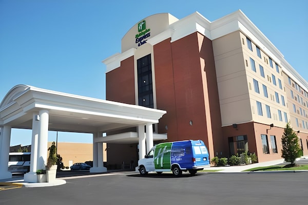 Holiday Inn Express Hotel & Suites Norfolk Airport, An Ihg Hotel