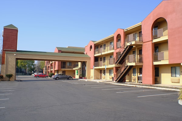 Americas Best Value Inn & Suites - Stockton West I-5