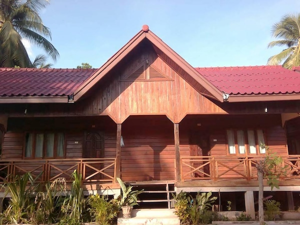 Nongsak Guesthouse And Restaurant