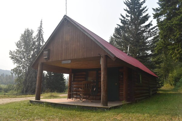 Helmcken Falls Lodge