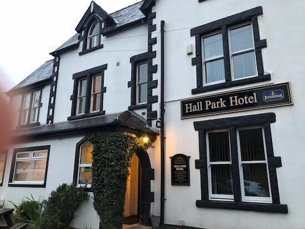 Hall Park Hotel