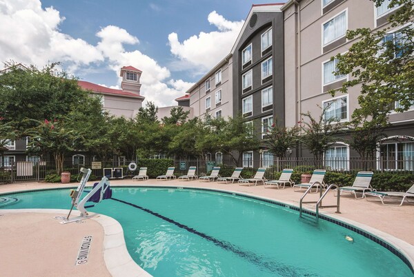 La Quinta Inn & Suites Houston Bush IAH South