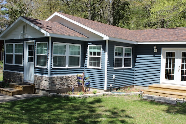 Newly Remodeled Cottage Just Off Scenic M22 By Lower Herring Lake