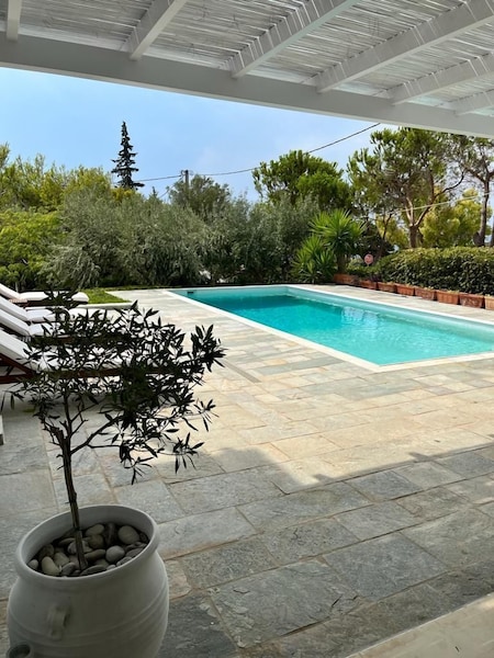 Stunning Villa With Private Pool, Saronida, Greece