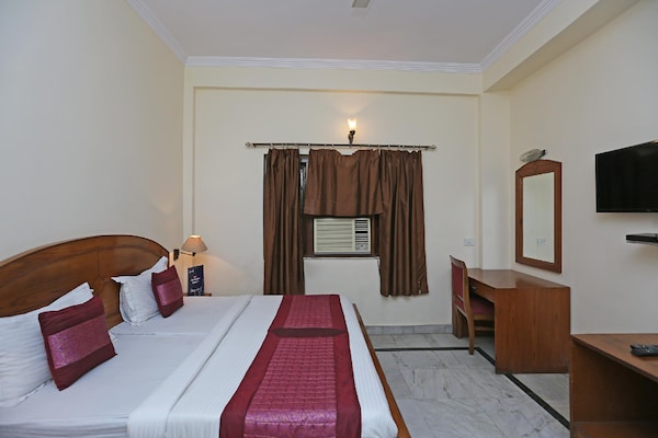 OYO 9585 Hotel Maharaja Palace