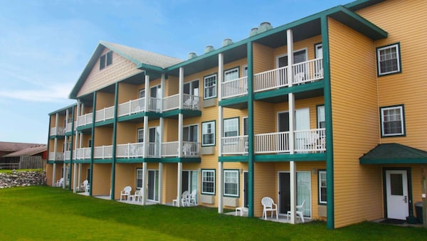 Best Western Lakefront Inn & Suites Paradise