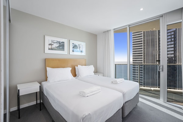Immaculate And Spacious Surfers Paradise Hotel Accommodation