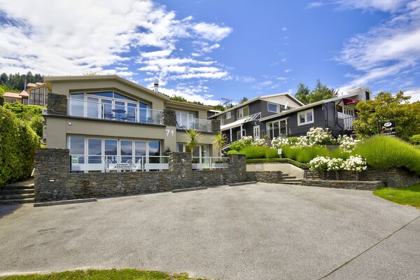 Queenstown House Bed & Breakfast And Apartments