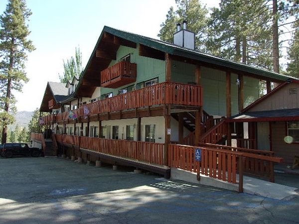 Honey Bear Lodge