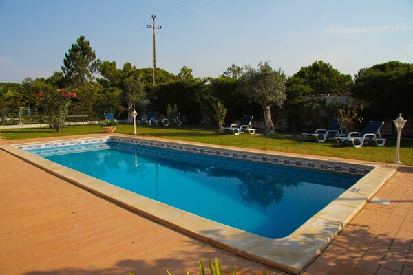 Fantastic Villa With Large Garden & Private Pool-quiet Area Near Quinta Do Lago