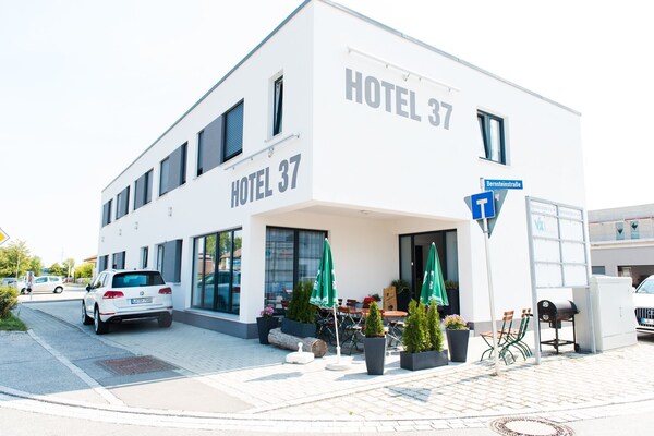 Hotel 37