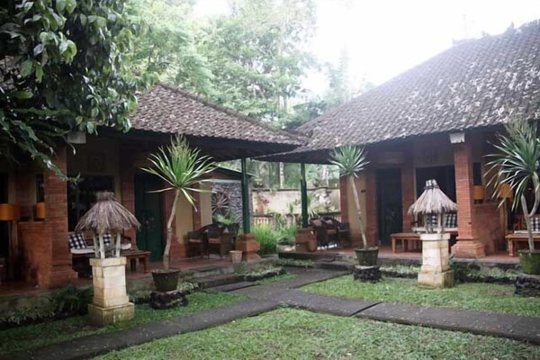 Hotel Puri Taman Sari