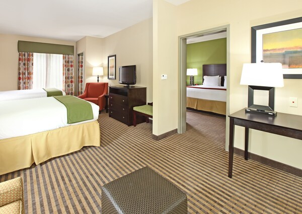 Holiday Inn Express & Suites Maumelle, an IHG Hotel