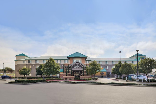 Holiday Inn Express & Suites Elk Grove Central - Hwy 99, An Ihg Hotel