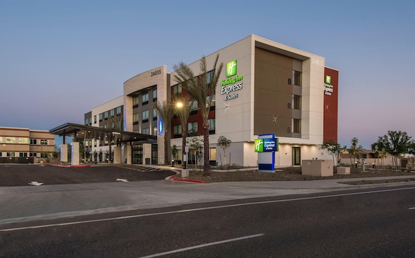 Holiday Inn Express & Suites Phoenix North Happy Valley