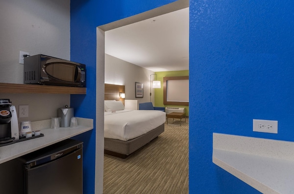 Holiday Inn Express & Suites - San Marcos South, An Ihg Hotel