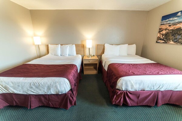 Americas Best Value Inn & Suites-the Red Ledges Inn