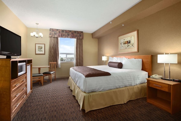 Days Inn & Suites West Edmonton