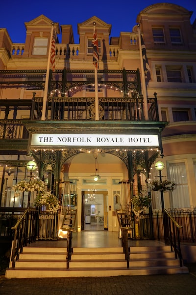 Norfolk Royale Hotel