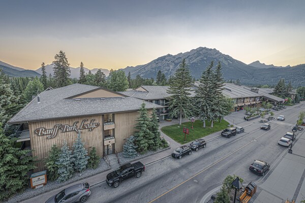 Banff Park Lodge