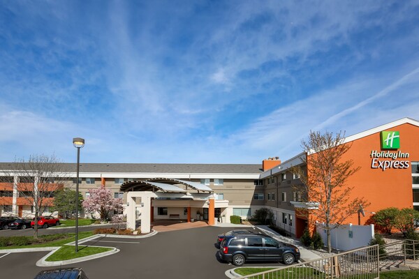 Holiday Inn Express Milwaukee - West Medical Center, An Ihg Hotel