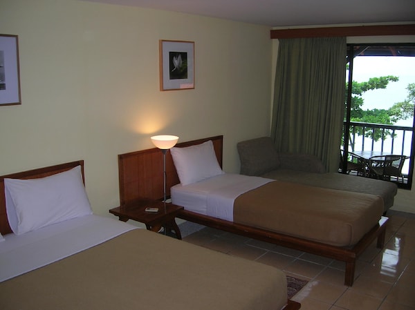 Hotel D'Coconut Lagoon