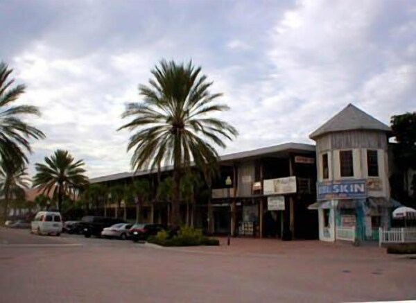 Oasis Palms Resort