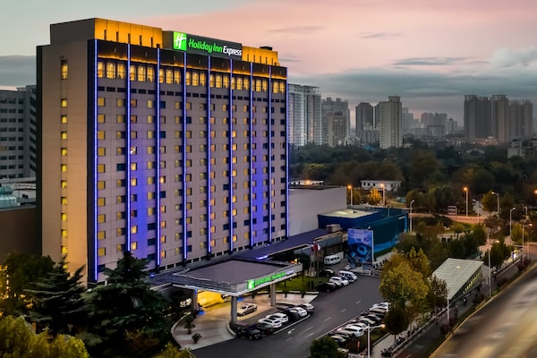 Holiday Inn Express Zhengzhou Zhongzhou, An Ihg Hotel
