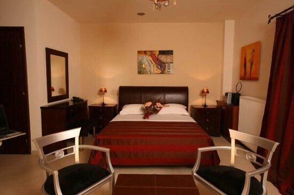Meteora Epavlis Suites Hotel