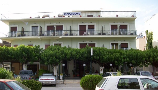 Hotel Pyrassos