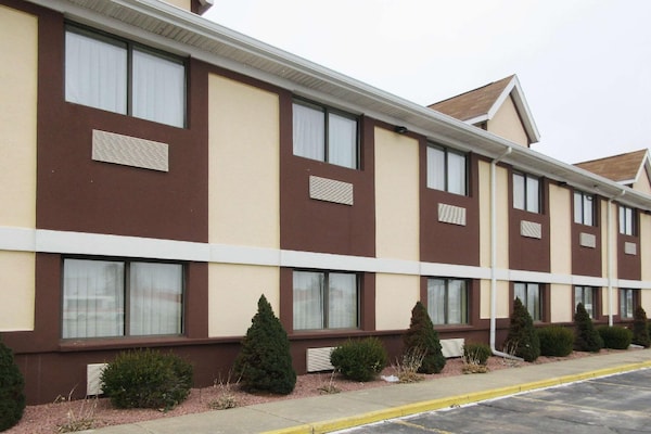 Quality Inn and Suites Benton Harbor