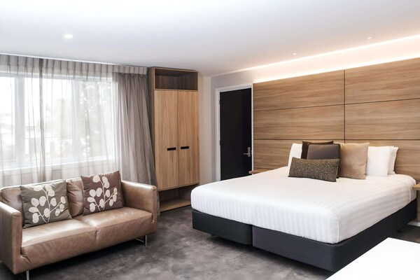 Hotel Elms Christchurch - Ascend Hotel Collection