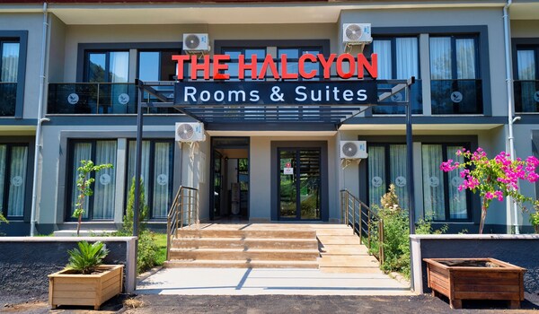 The Halcyon Rooms & Suites Hotel
