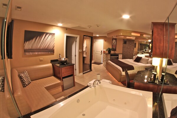 Champagne Lodge and Luxury Suites