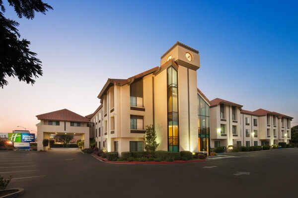 Holiday Inn Express Hotel & Suites Santa Clara - Silicon Valley, An Ihg Hotel