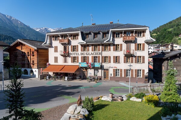 Du Glacier Boutique & Traditions Hotel